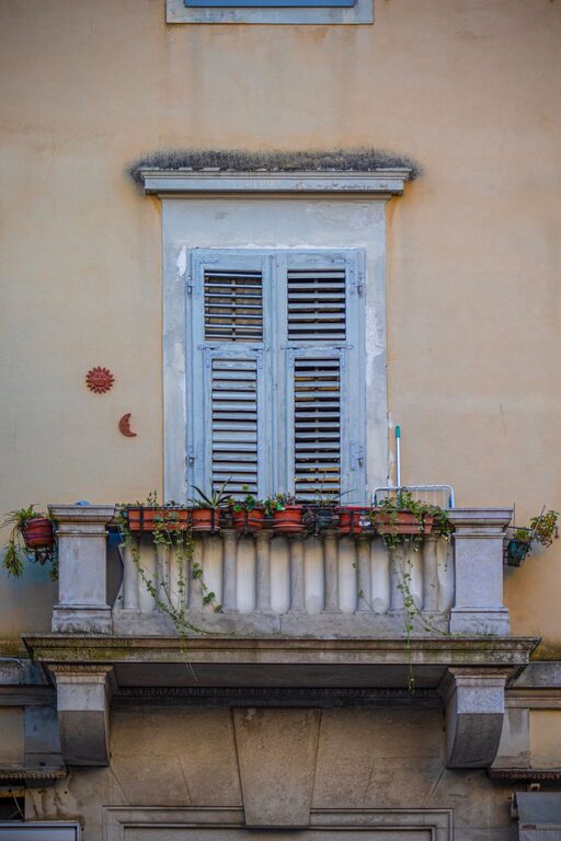 Cum creezi un balcon primitor fără renovări costisitoare
